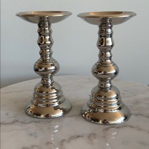 2 small silver candle sticks